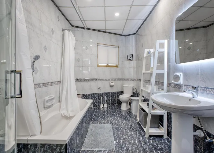 Spacious Traditional 3 Bedroom House With Yard Jbar1-1 Tatil Evi Saint Julian's