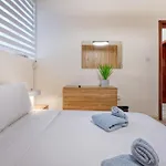 Spacious Traditional 3 Bedroom House With Yard Jbar1-1 펜션 *