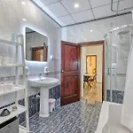 Spacious Traditional 3 Bedroom House With Yard Jbar1-1 펜션 *