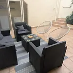 Spacious Traditional 3 Bedroom House With Yard Jbar1-1 *