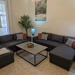 펜션 Spacious Traditional 3 Bedroom House With Yard Jbar1-1 *