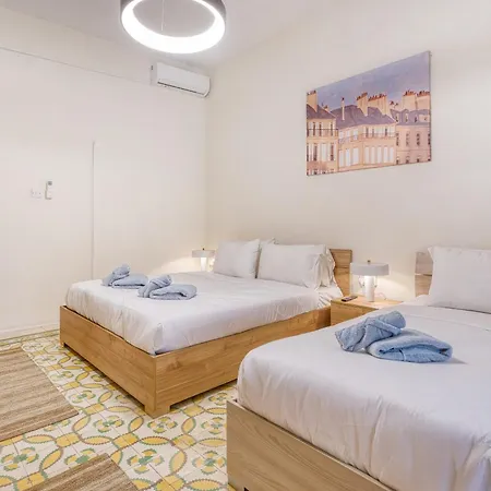 Vakantiehuis Spacious Traditional 3 Bedroom House With Yard Jbar1-1