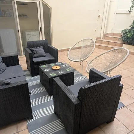 Spacious Traditional 3 Bedroom House With Yard Jbar1-1 *