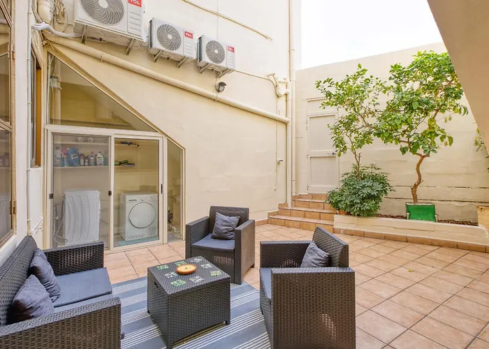 Vakantiehuis Spacious Traditional 3 Bedroom House With Yard Jbar1-1