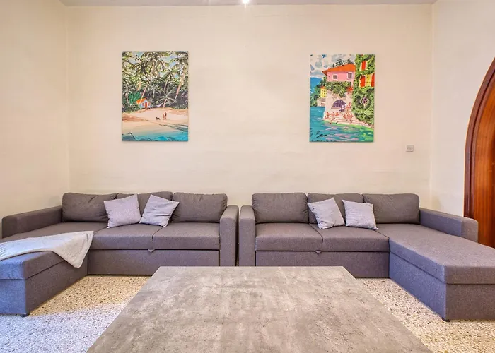 Vakantiehuis Spacious Traditional 3 Bedroom House With Yard Jbar1-1 San Ġiljan