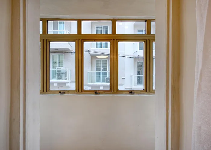 Vakantiehuis Spacious Traditional 3 Bedroom House With Yard Jbar1-1 *