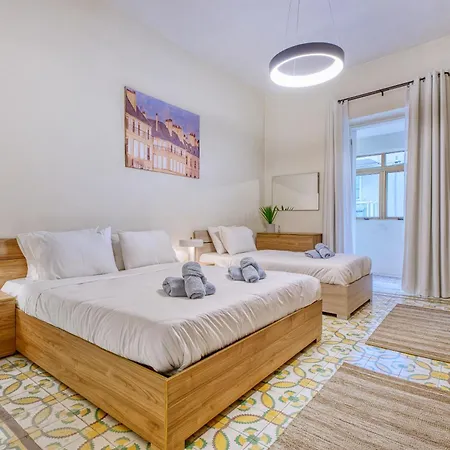 Spacious Traditional 3 Bedroom House With Yard Jbar1-1 *