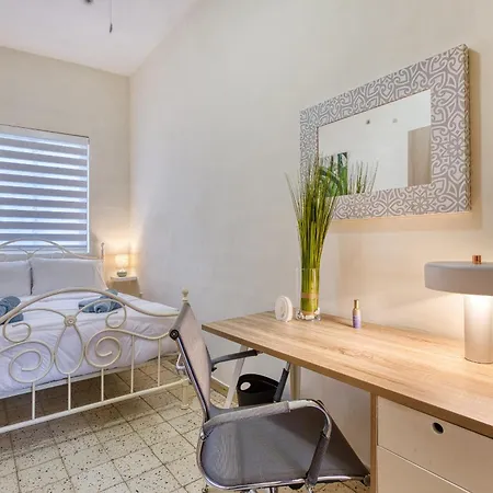 Casa de Férias Spacious Traditional 3 Bedroom House With Yard Jbar1-1 *