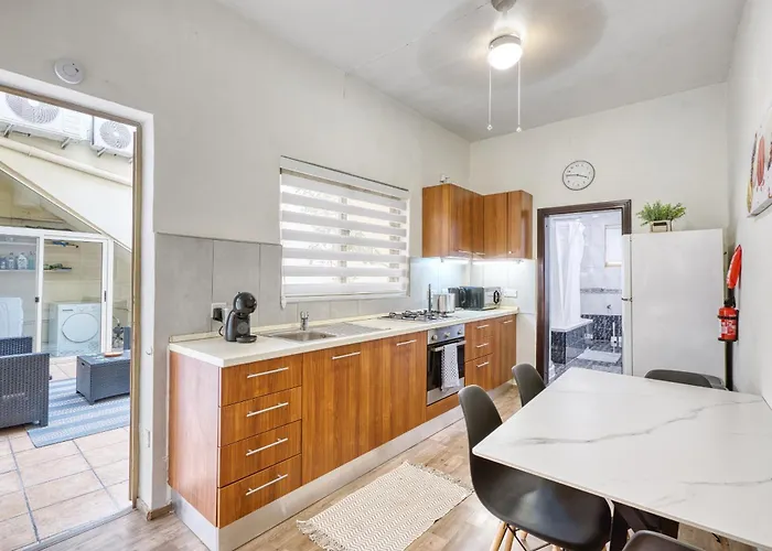 Casa de Férias Spacious Traditional 3 Bedroom House With Yard Jbar1-1